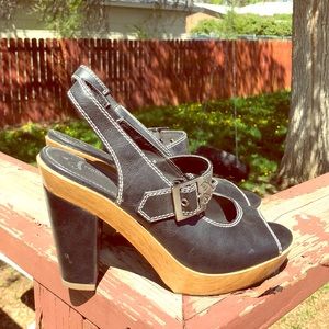 Fergalicious by Fergie fun sandals sz 8